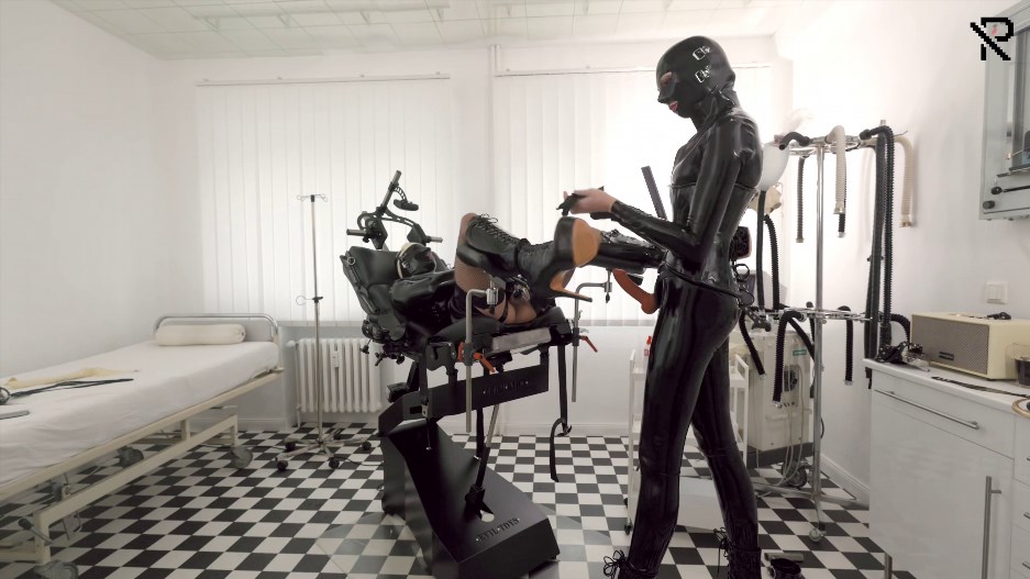 Rubber-Pervs – Anal Inspection of the Rubberdoll Maid in the clinic
